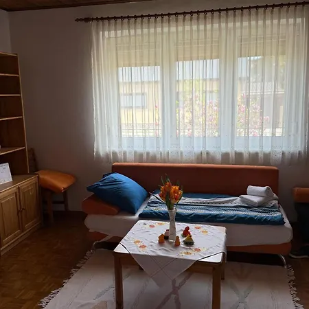 Anna - Austrian In Marchfeld Im Weinviertel Marchegg